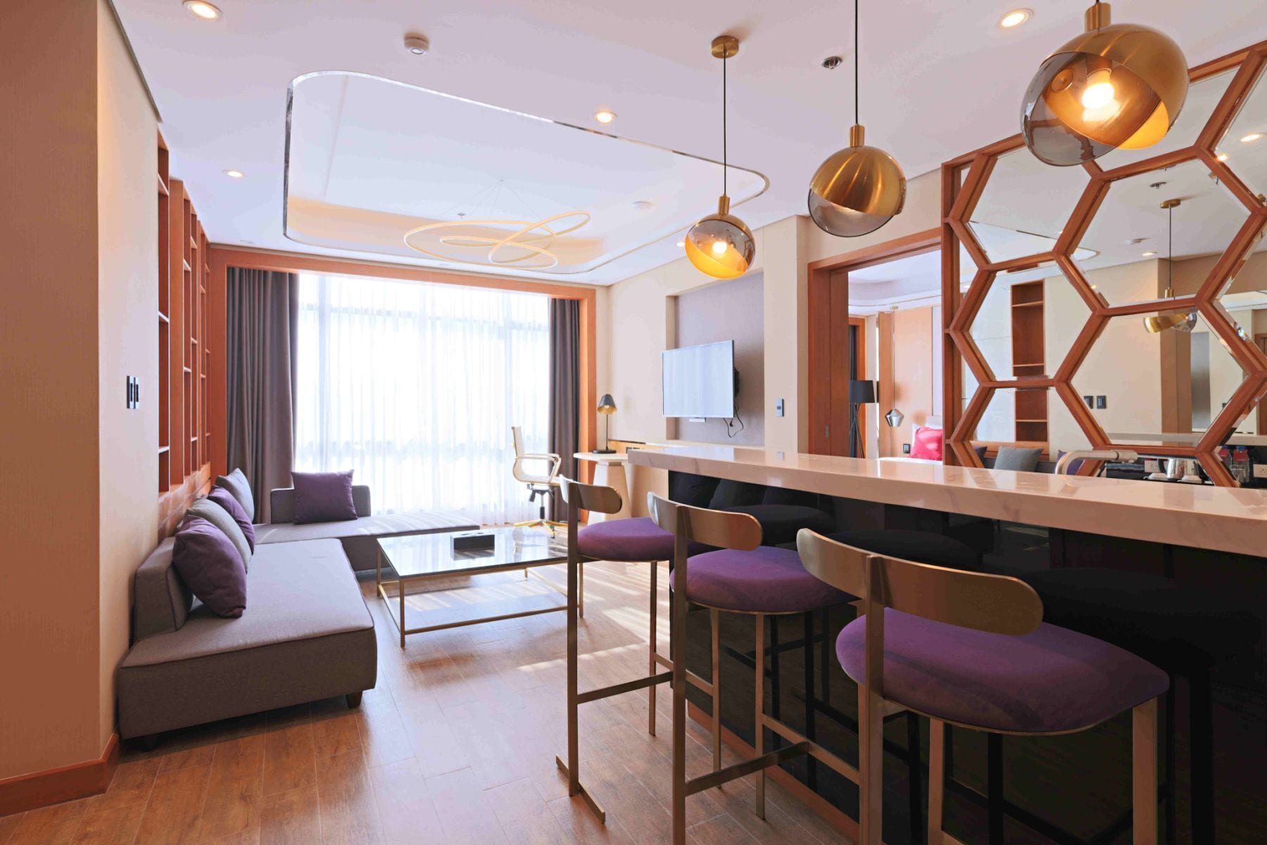 executive suite, 1 king bed, non smoking, bathtub (living room) | living area | flat-screen tv, offices