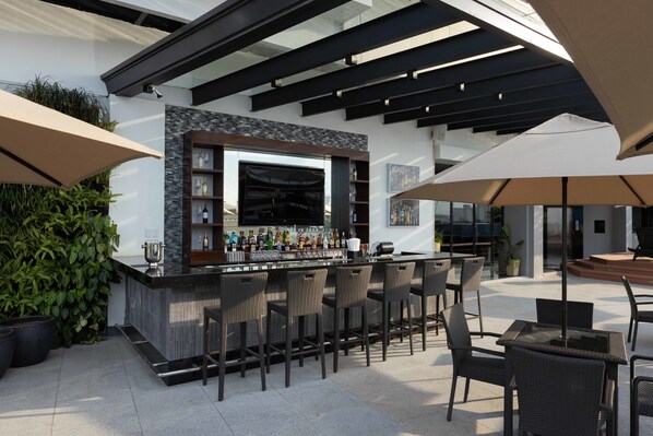 Bar junto a la alberca