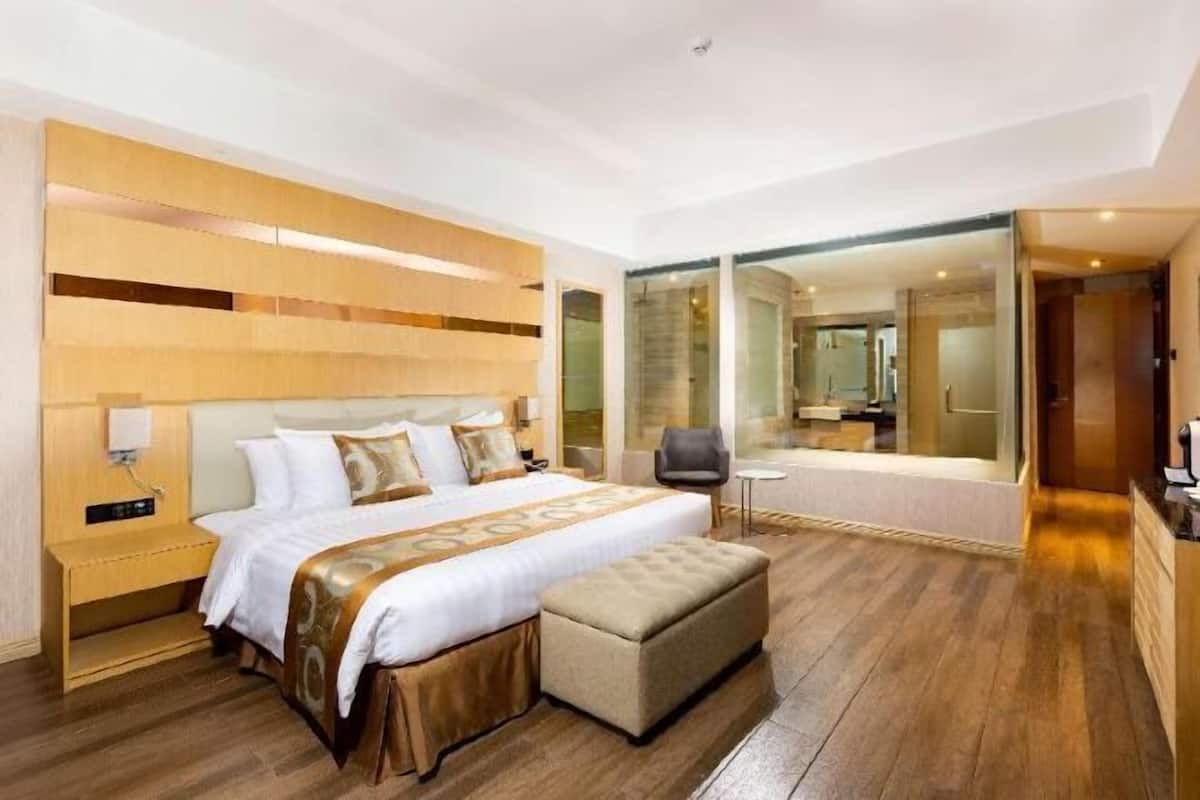 Premium bedding, down comforters, Tempur-Pedic beds, minibar