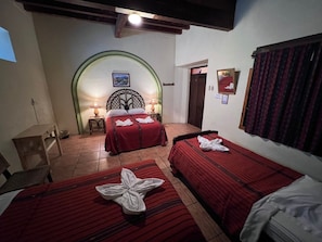 四人房, 共用浴室 | 客房內保險箱、隔音、熨斗/熨衣板、免費無線上網