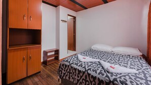 Standard Double Room, 1 Queen Bed, Non Smoking | WiFi (free), bed sheets - La Casa del Cafe (Bogotá)