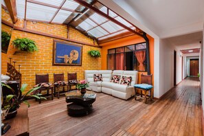 Interior entrance - La Casa del Cafe (Bogotá)