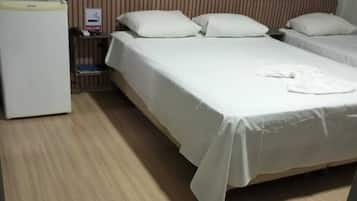 Habitación Confort con 1 cama matrimonial o 2 individuales, varias camas | 1 habitación, escritorio, cortinas blackout y wifi gratis