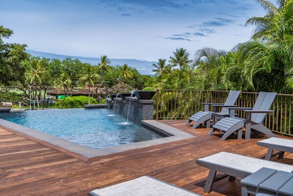 Lämmitetty uima-allas