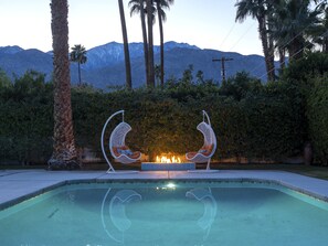 A heated pool - Shag Lover — Iconic Midcentury Pool Home (Palm Springs)