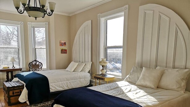 Classic Quadruple Room, 2 Double Beds, City View - Carlisle House Inn (Annapolis Royal)