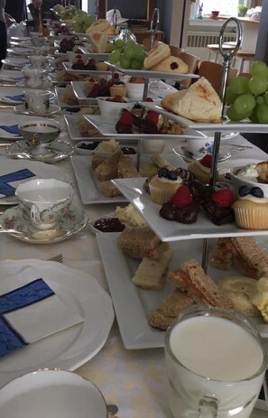 Breakfast buffet - Carlisle House Inn (Annapolis Royal)