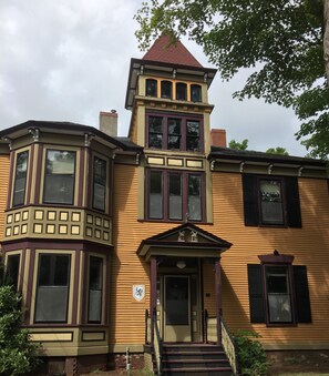 Fachada de la propiedad