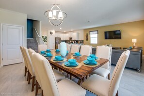 House, Multiple Beds | In-room dining