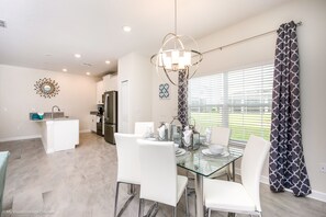 Villa, 5 Bedrooms | In-room dining