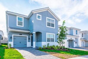 House, 6 Bedrooms | Front of property