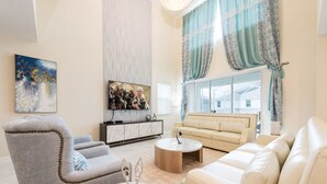 House, 5 Bedrooms | Living area