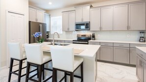 House, 5 Bedrooms | Private kitchen