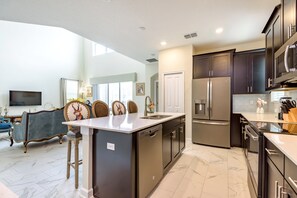 House, 5 Bedrooms | Private kitchen - Champions Gate Exec Villas- 1555fd (Davenport)