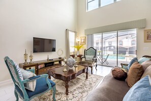 House, 5 Bedrooms | Living area