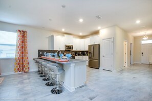 Talo, useita sänkyjä | Yksityinen keittiö | Syöttötuoli