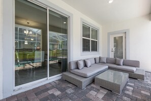 House, 6 Bedrooms | Terrace/patio