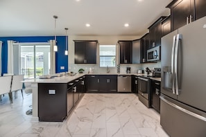 House, 6 Bedrooms | Private kitchen