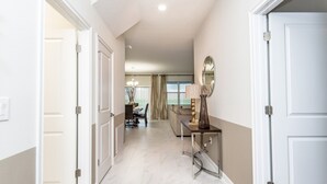 House, 6 Bedrooms