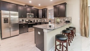 House, 6 Bedrooms | Private kitchen