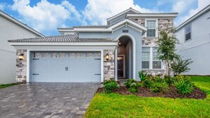 House, 6 Bedrooms | Front of property