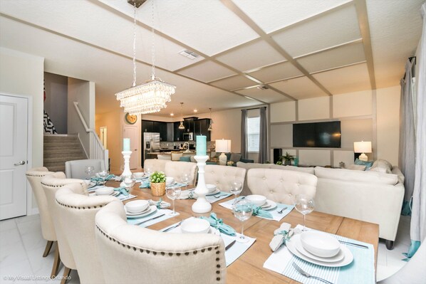 House, Multiple Beds | In-room dining