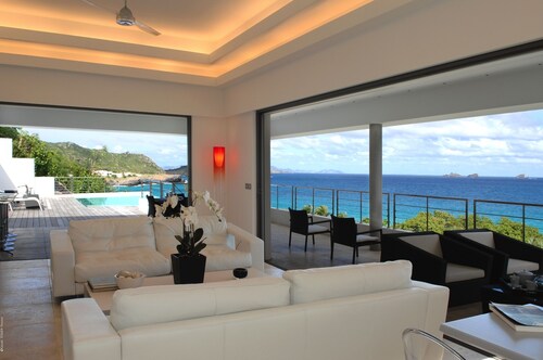 Villa MATAJAGUI – Stunning Modern Hillside Retreat in Flamands, St. Barths