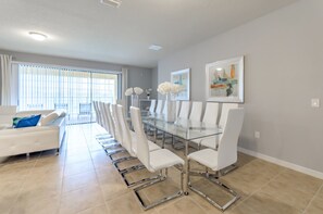 House, Multiple Beds | In-room dining