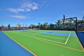 House, Multiple Beds | Sports court