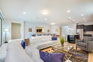 Casa, varias camas | Área de sala de estar