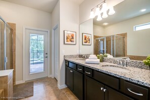 Ferienhaus, Mehrere Betten | Badezimmer