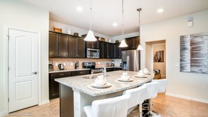 House, 5 Bedrooms | In-room dining - Windsor at Westside Exec Villas- 1728lima (Kissimmee)