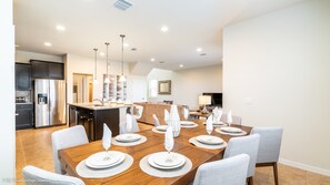House, 5 Bedrooms | In-room dining - Windsor at Westside Exec Villas- 1728lima (Kissimmee)