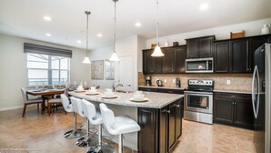 House, 5 Bedrooms | Private kitchen - Windsor at Westside Exec Villas- 1728lima (Kissimmee)