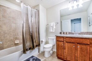 House, 6 Bedrooms | Bathroom