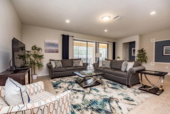 Casa, letti multipli | Area soggiorno | TV a schermo piatto, caminetto, lettore DVD