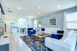 House, 6 Bedrooms | Living area