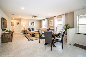 House, 6 Bedrooms | In-room dining