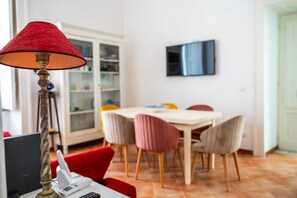 Dining - Luxury Apartment in City center close to Naples, Pompeii and Amalfi Coast (Cava de' Tirreni)