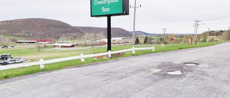 A roadside sign for Countryside Inn.