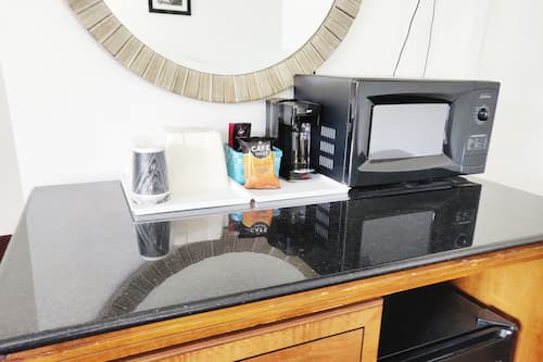 Habitació Deluxe, 2 llits dobles | Escriptori, wifi gratuïta i roba de llit