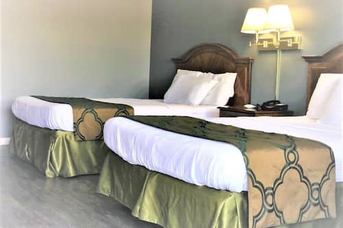 Habitació Deluxe, 2 llits dobles | Escriptori, wifi gratuïta i roba de llit