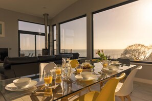 Dining - The Overlook -  a house that sleeps 6 guests  in 3 bedrooms (Ventnor)
