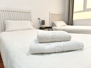 2 室のベッドルーム、セーフティボックス (室内)、アイロン / アイロン台、WiFi (無料)