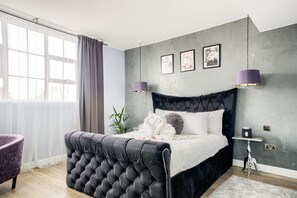 Quarto executivo, 1 cama King, vista para a cidade | 1 quarto, lençóis italianos Frette, roupas de cama premium