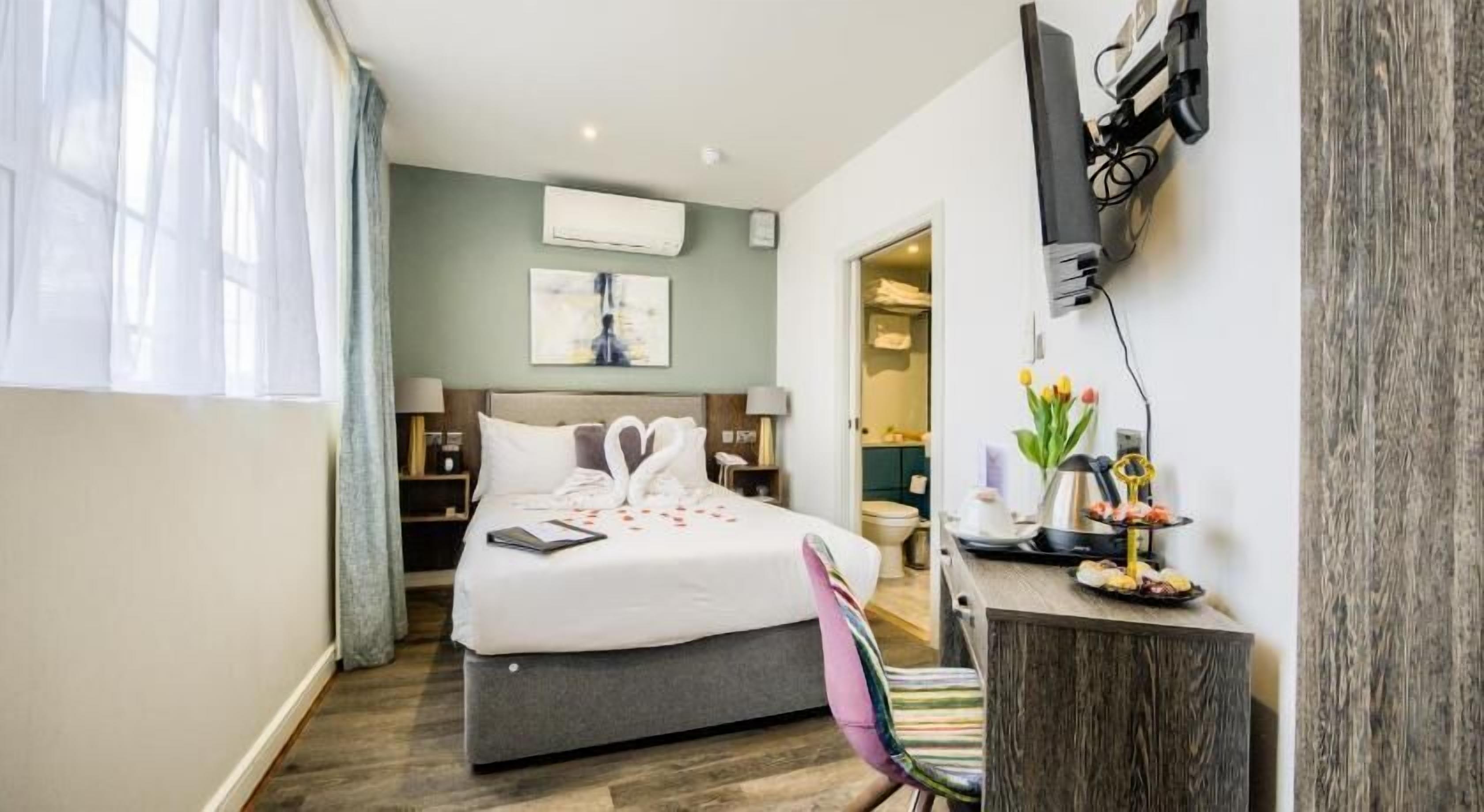 1 bedroom, Frette Italian sheets, premium bedding, Select Comfort beds