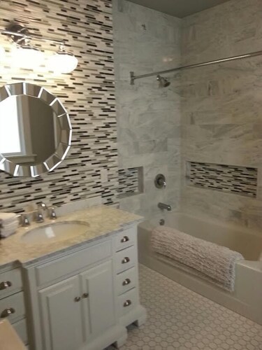Butte Bungalow Home, Close to uptown- 2 bdrm, 2 bath, No Cleaning fee