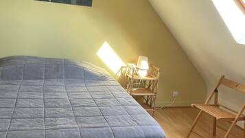2 Schlafzimmer, Bügeleisen/Bügelbrett
