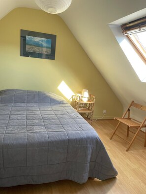 2 chambres, fer et planche à repasser