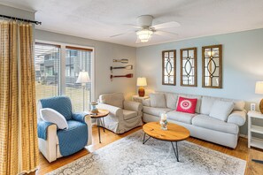 TV - Golfer's Getaway! Modern Diamondhead Condo (Diamondhead)